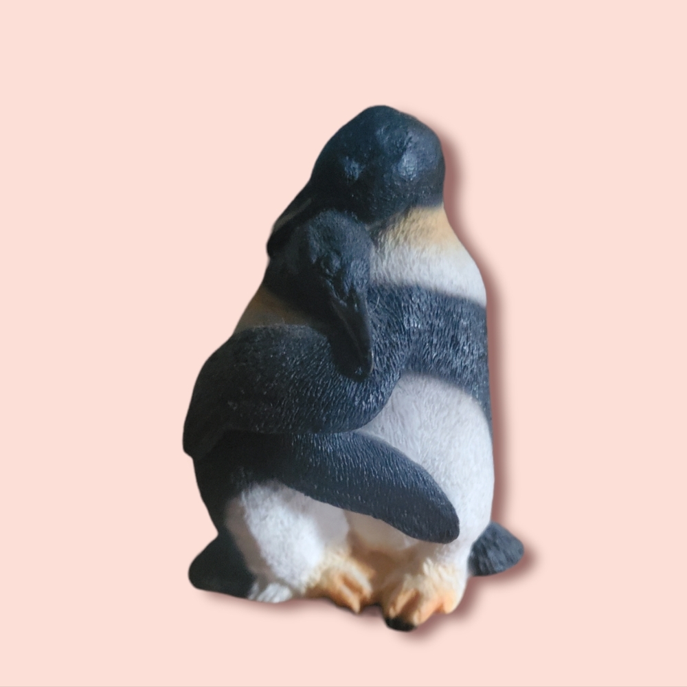 Vintage CASTAGNA 1988 Figurine BIRD Hugging Penguins ITALY  3.25"